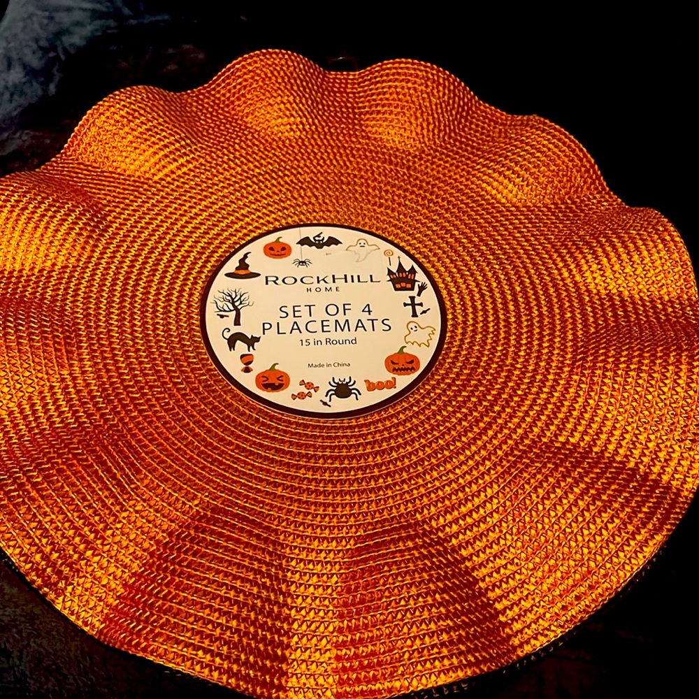 Rockhill Home Set of Four 15” Round Shiny Placemats, new with tag